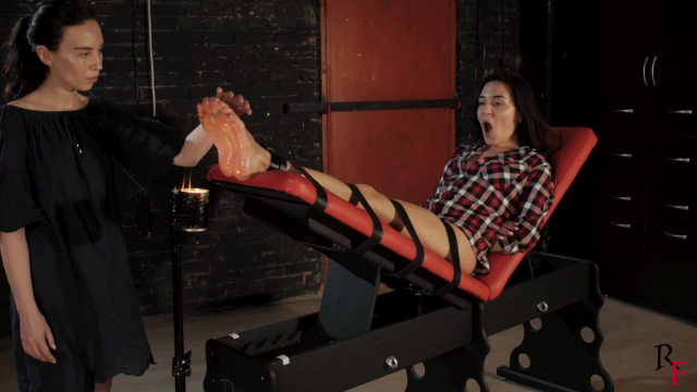 Home Girl Tortures Carry-Cherry's Feet with Fire