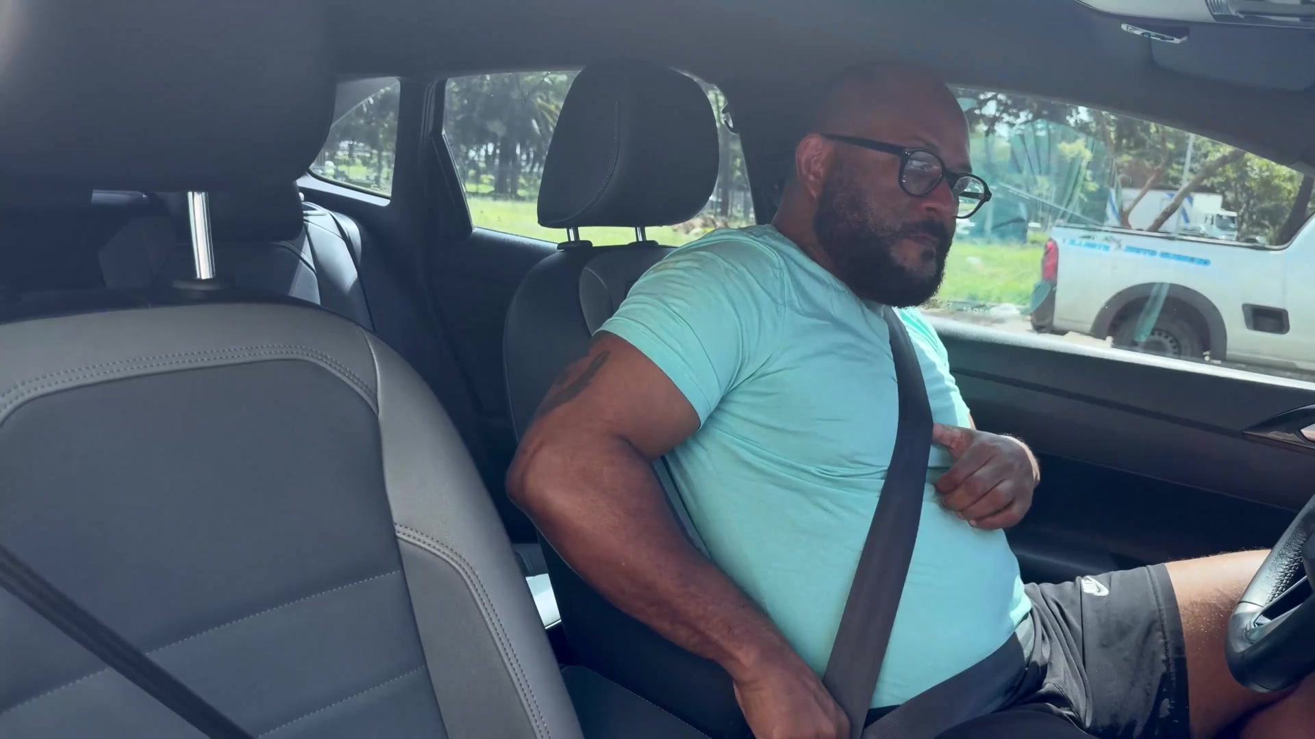 Fat Belly Mature Public Fist Fucked By Her Taxi Driver