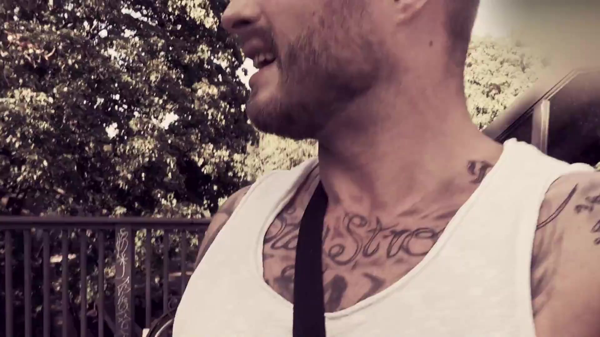 Mia Blow: Jung-Schwanz f�r Tattoo-Schlampe!