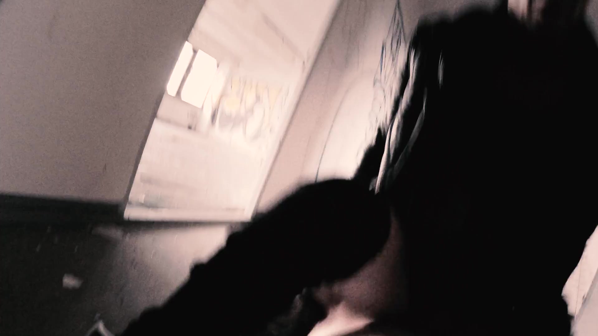 Der MILF-Hunter nagelt eine d�nne MILF in einem coolen Lost Place