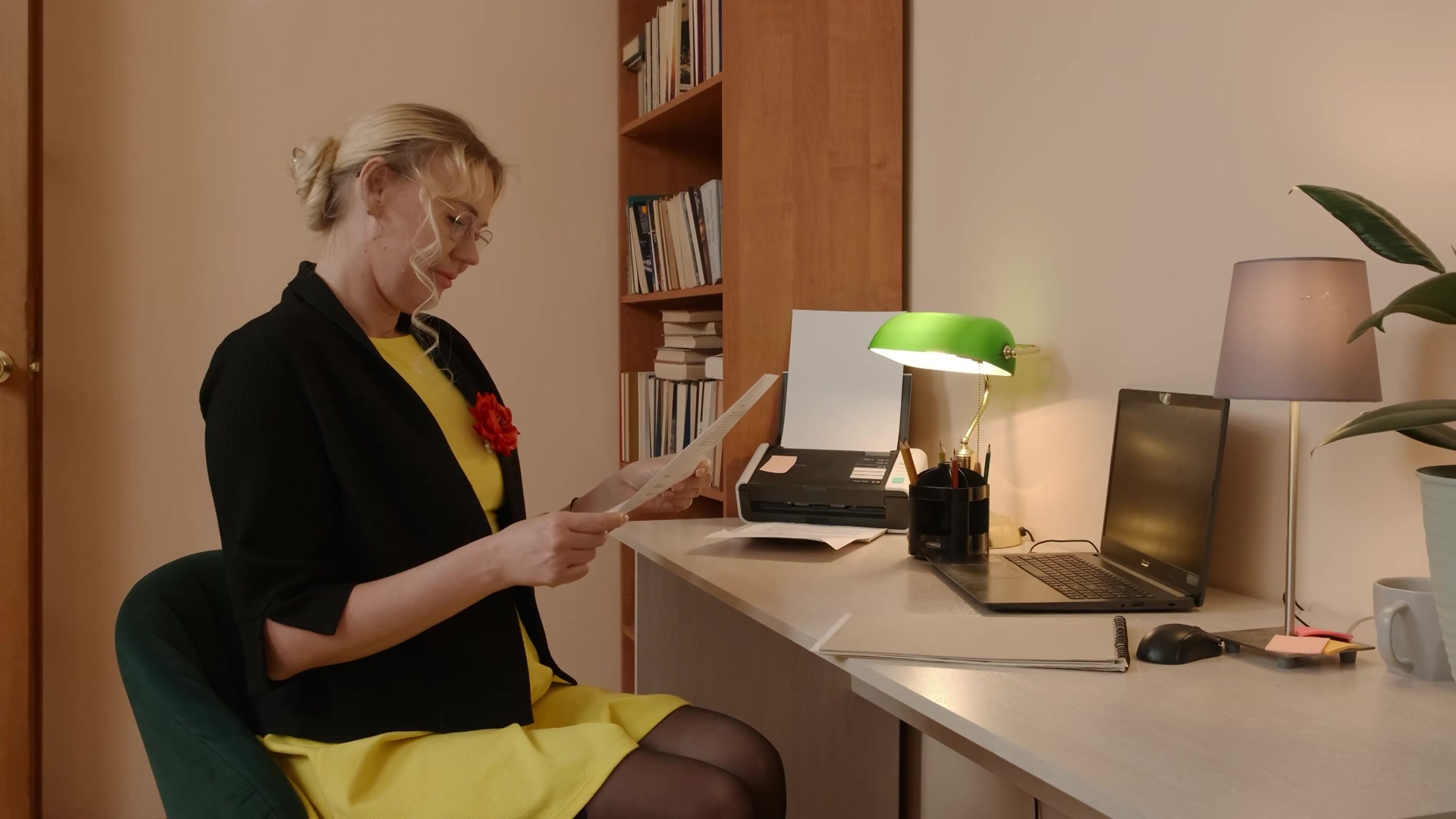 Secret fantasy of the secretary becomes reality