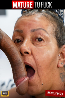 Tattooed granny not realy enjoys monstercock anal