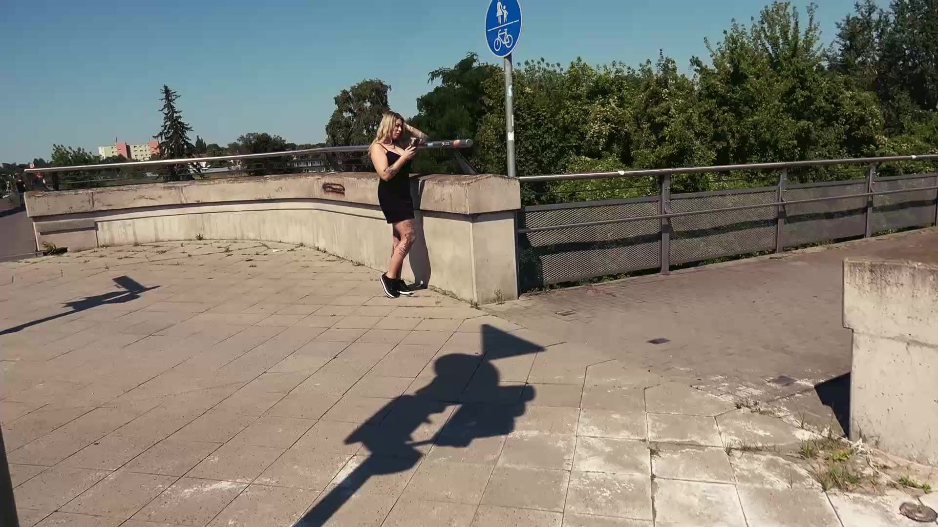 Andy Star trifft die sch�ne Schwanzlutscherin Mia Blow in Berlin